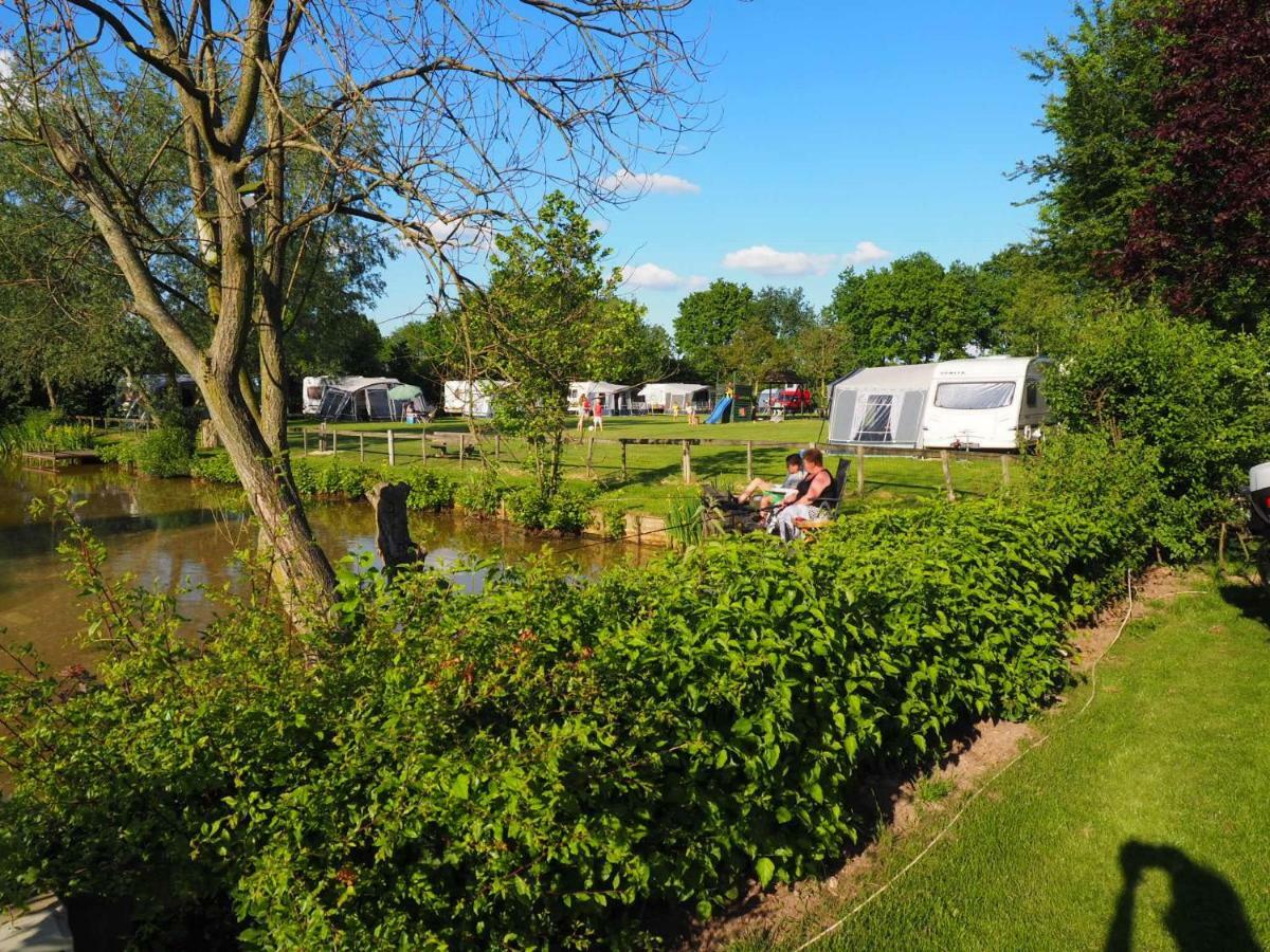 Chalet - Camping 'T Dekske Wintelre Bagian luar foto