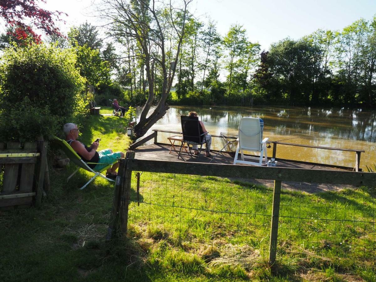 Chalet - Camping 'T Dekske Wintelre Bagian luar foto