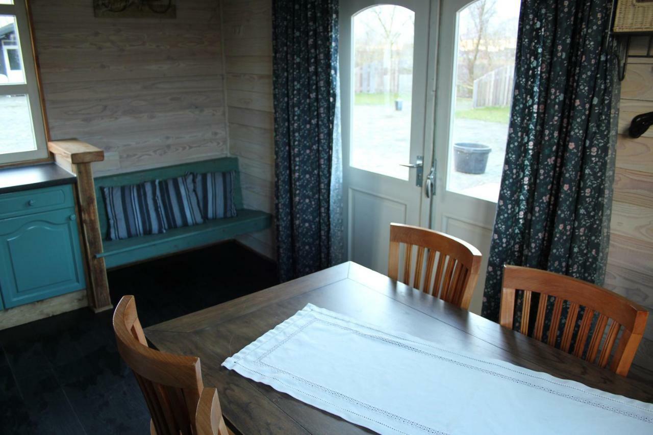Chalet - Camping 'T Dekske Wintelre Bagian luar foto