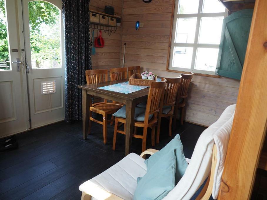 Chalet - Camping 'T Dekske Wintelre Bagian luar foto