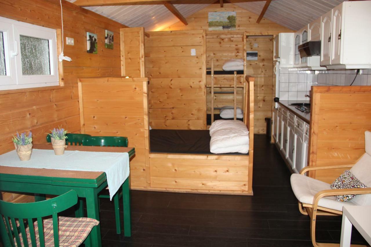 Chalet - Camping 'T Dekske Wintelre Bagian luar foto